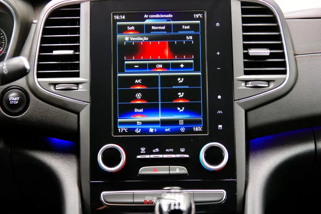 Renault Talisman Sport Tourer 2016 - 14750 EUR, 104000 km - AUTO.MOTO.pt - 104000km - foto 43 de 46