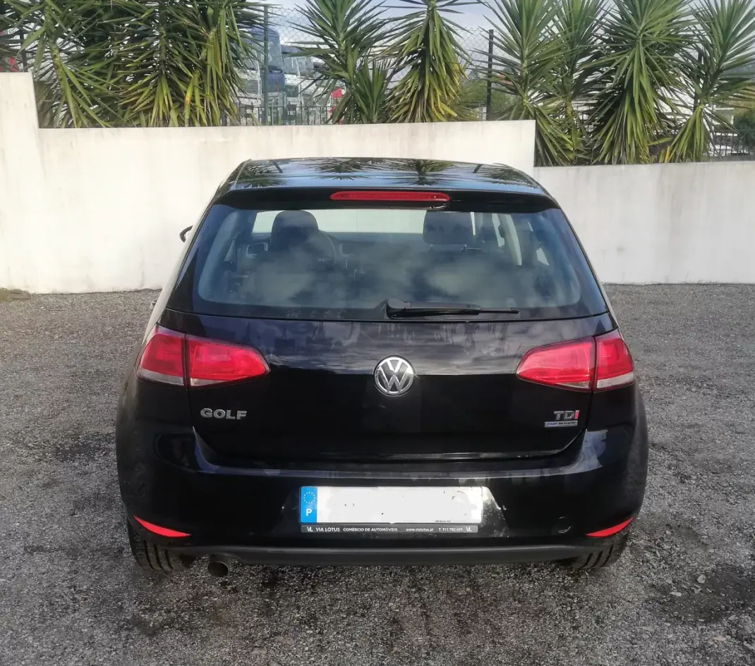 Volkswagen Golf 2013 - 11000 EUR, 240000 km - AUTO.MOTO.pt - 240000km - foto 9 de 21
