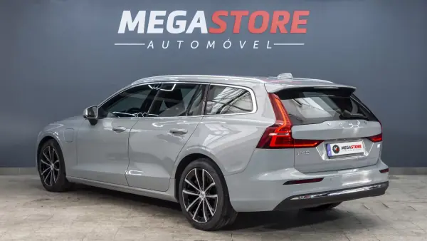 Volvo V60 2023 - 30900 EUR, 128000 km - AUTO.MOTO.pt - 128000km - foto 5 de 30