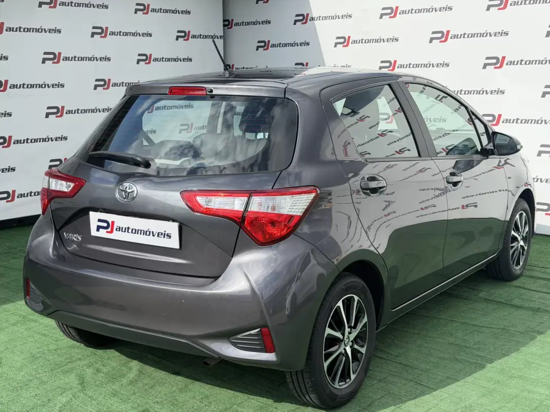 Toyota Yaris 2020 - 12990 EUR, 110000 km - AUTO.MOTO.pt - 110000km - foto 6 de 22