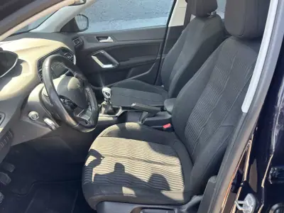 Peugeot 308 SW 2015 - 7500 EUR, 178000 km - AUTO.MOTO.pt - 178000km - foto 11 de 19