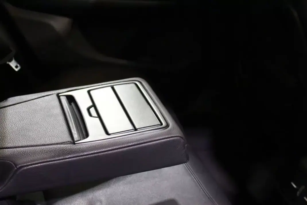 BMW 218 Active Tourer 2015 - 18250 EUR, 66000 km - AUTO.MOTO.pt - 66000km - foto 19 de 30