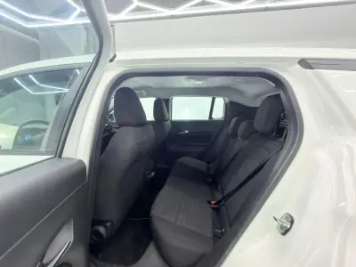 Jeep Avenger 2024 - 23500 EUR, 80000 km - AUTO.MOTO.pt - 80000km - foto 10 de 21