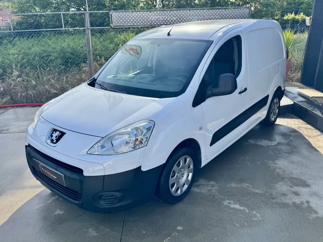 Peugeot Partner 1.6HDI L1 2011 - 5999 EUR, 199900 km - AUTO.MOTO.pt - 199900km - foto 5 de 17