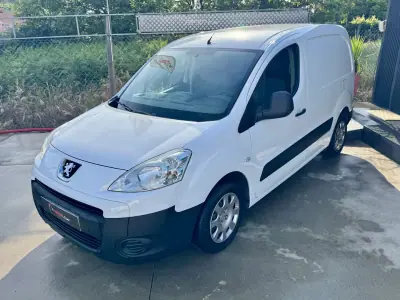 Peugeot Partner 1.6HDI L1 2011 - 5999 EUR, 199900 km - AUTO.MOTO.pt - 199900km - foto 5 de 17