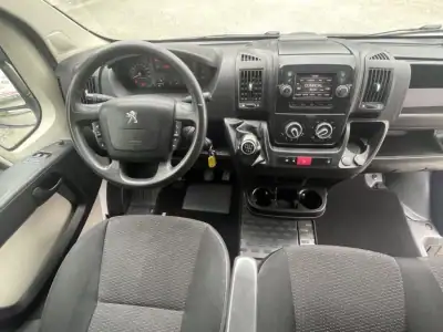 Peugeot Boxer 2.0BlueHDi L2H2 Premium 2019 - 18990 EUR, 232250 km - AUTO.MOTO.pt - 232250km - foto 9 de 17