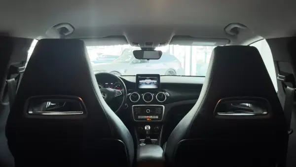 Mercedes-Benz CLA 180 2016 - 16990 EUR, 142457 km - AUTO.MOTO.pt - 142457km - foto 20 de 26