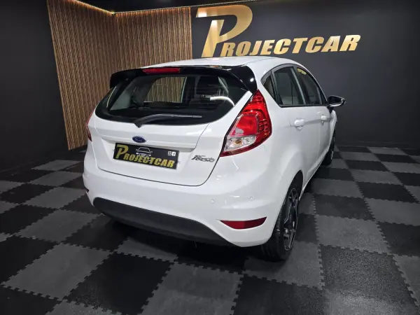 Ford Fiesta 2015 - 10750 EUR, 165000 km - AUTO.MOTO.pt - 165000km - foto 20 de 23