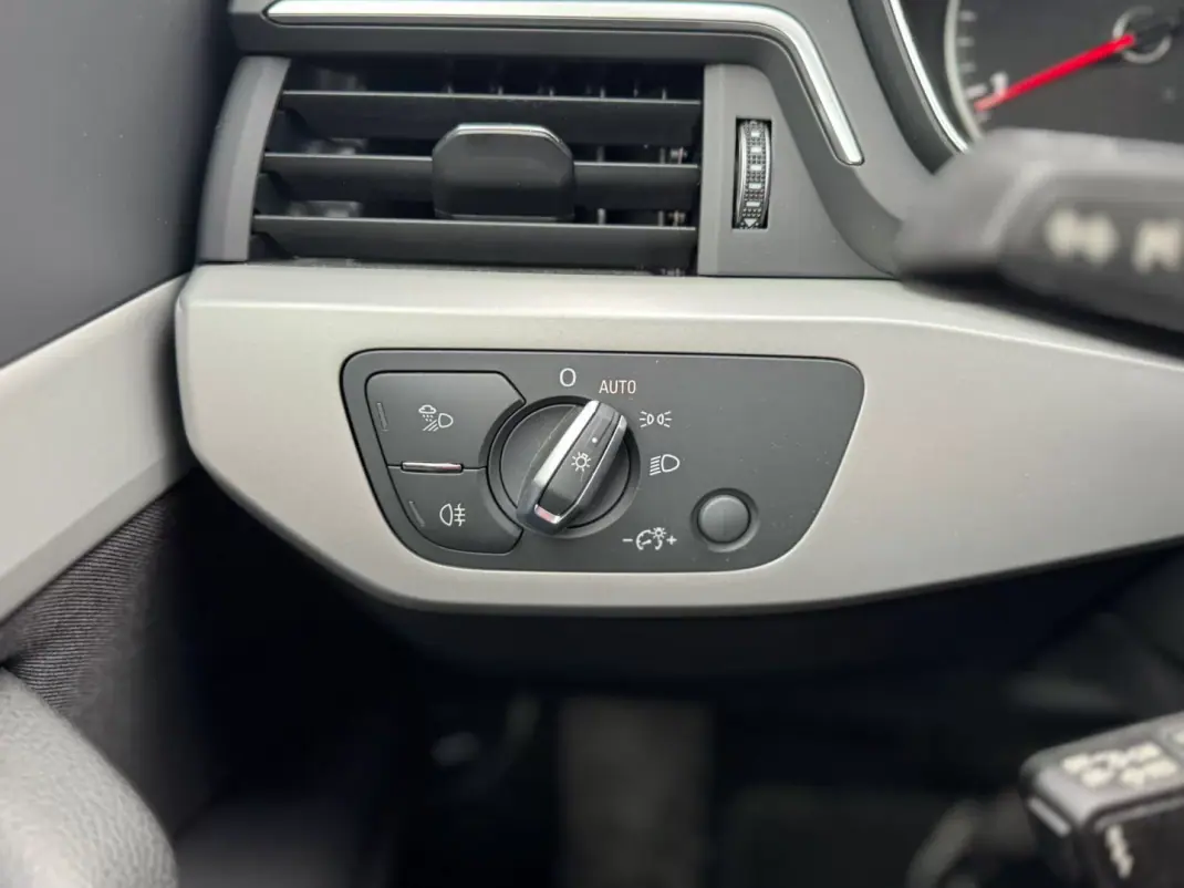 Audi A4 Avant 2019 - 24900 EUR, 91315 km - AUTO.MOTO.pt - 91315km - foto 10 de 21