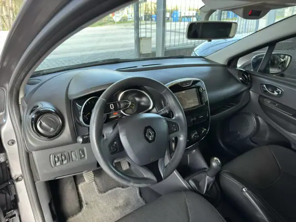 Renault Clio Sport Tourer 2014 - 8950 EUR, 143153 km - AUTO.MOTO.pt - 143153km - foto 14 de 30