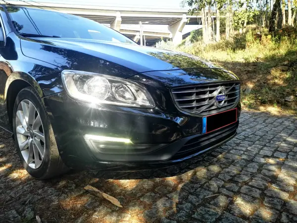 Volvo V60 2014 - 11750 EUR, 270000 km - AUTO.MOTO.pt - 270000km - foto 14 de 17