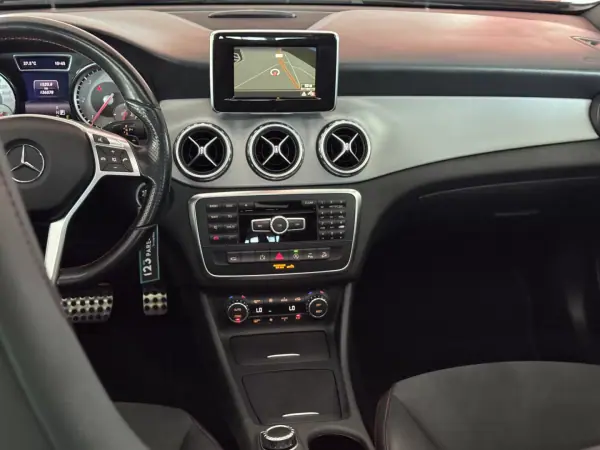 Mercedes-Benz GLA 220 2015 - 22990 EUR, 134923 km - AUTO.MOTO.pt - 134923km - foto 19 de 22
