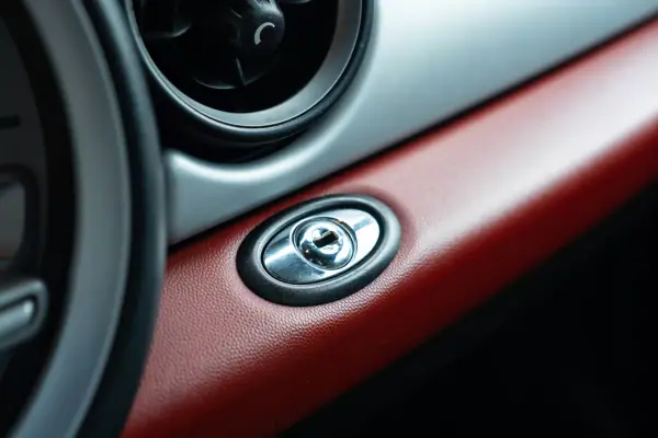 MINI Cooper 2010 - 8999 EUR, 152100 km - AUTO.MOTO.pt - 152100km - foto 11 de 18