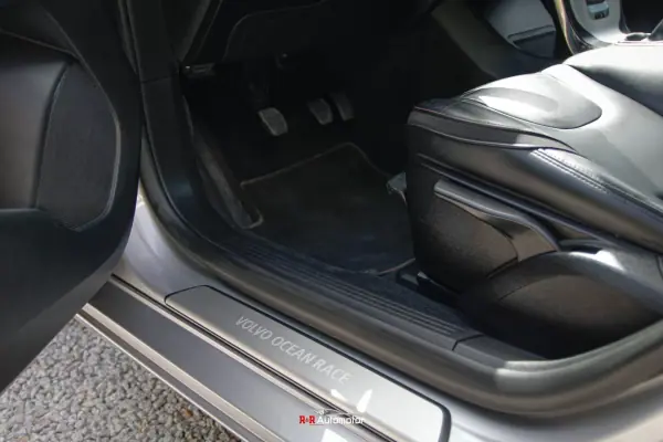 Volvo V40 2015 - 12900 EUR, 175000 km - AUTO.MOTO.pt - 175000km - foto 9 de 26