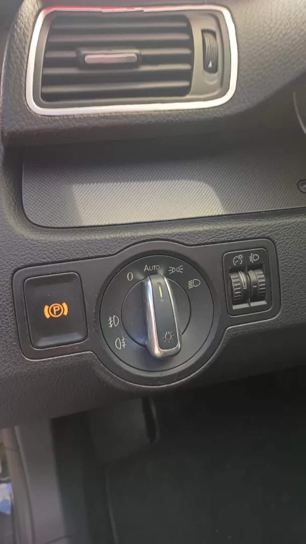 Volkswagen Passat 2006 - 5387 EUR, 457987 km - AUTO.MOTO.pt - 457987km - foto 7 de 11