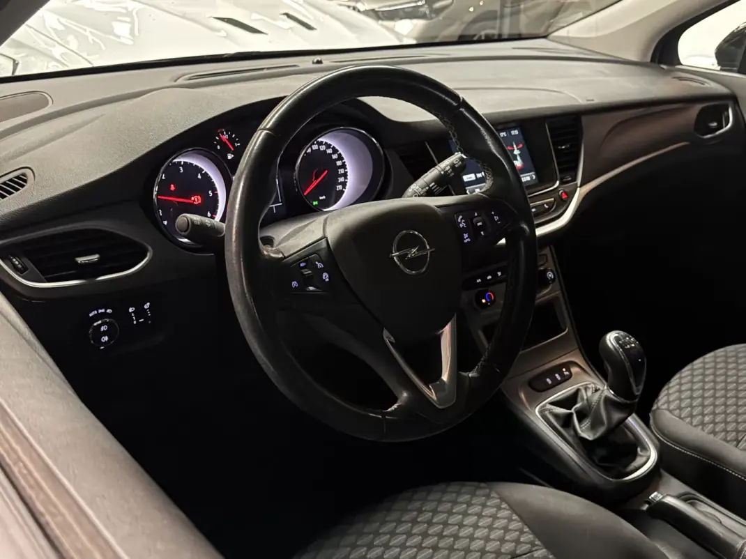 Opel Astra Sports Tourer 2022 - 15490 EUR, 84400 km - AUTO.MOTO.pt - 84400km - foto 15 de 34