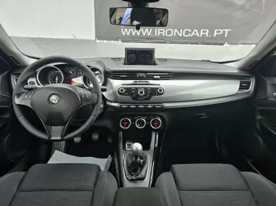 Alfa Romeo Giulietta 2011 - 9990 EUR, 177008 km - AUTO.MOTO.pt - 177008km - foto 7 de 18