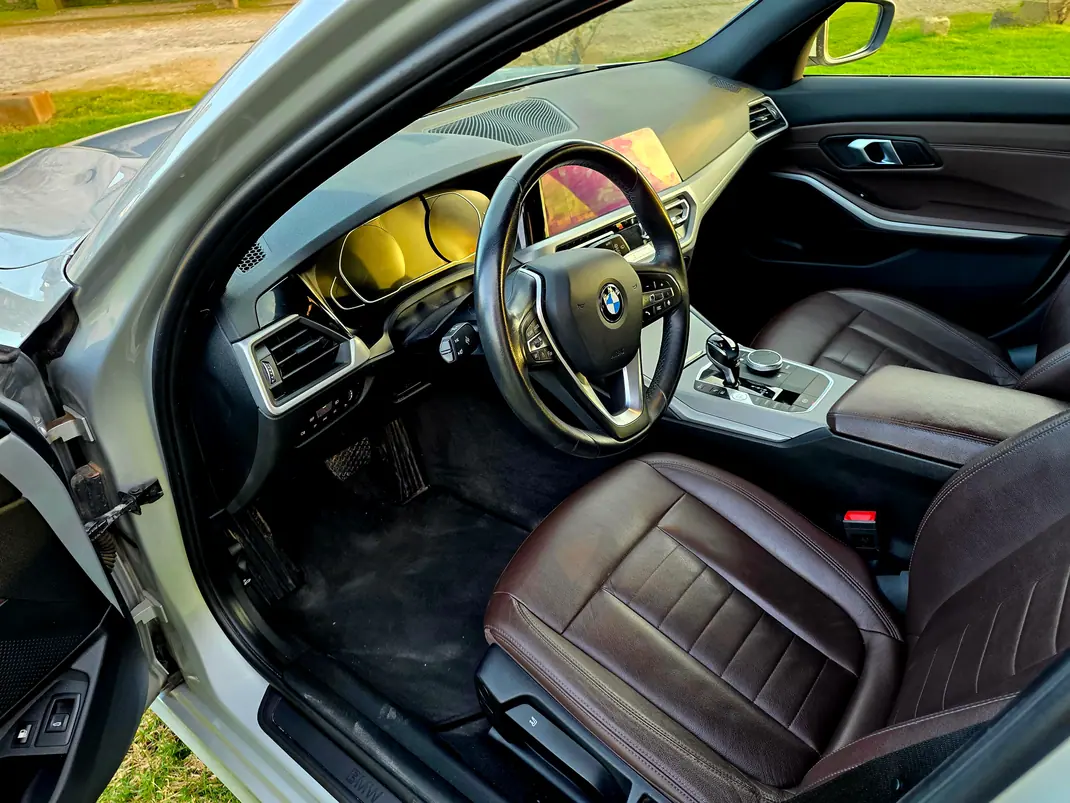 BMW ActiveHybrid 3 2021 - 24990 EUR, 162000 km - AUTO.MOTO.pt - 162000km - foto 6 de 12