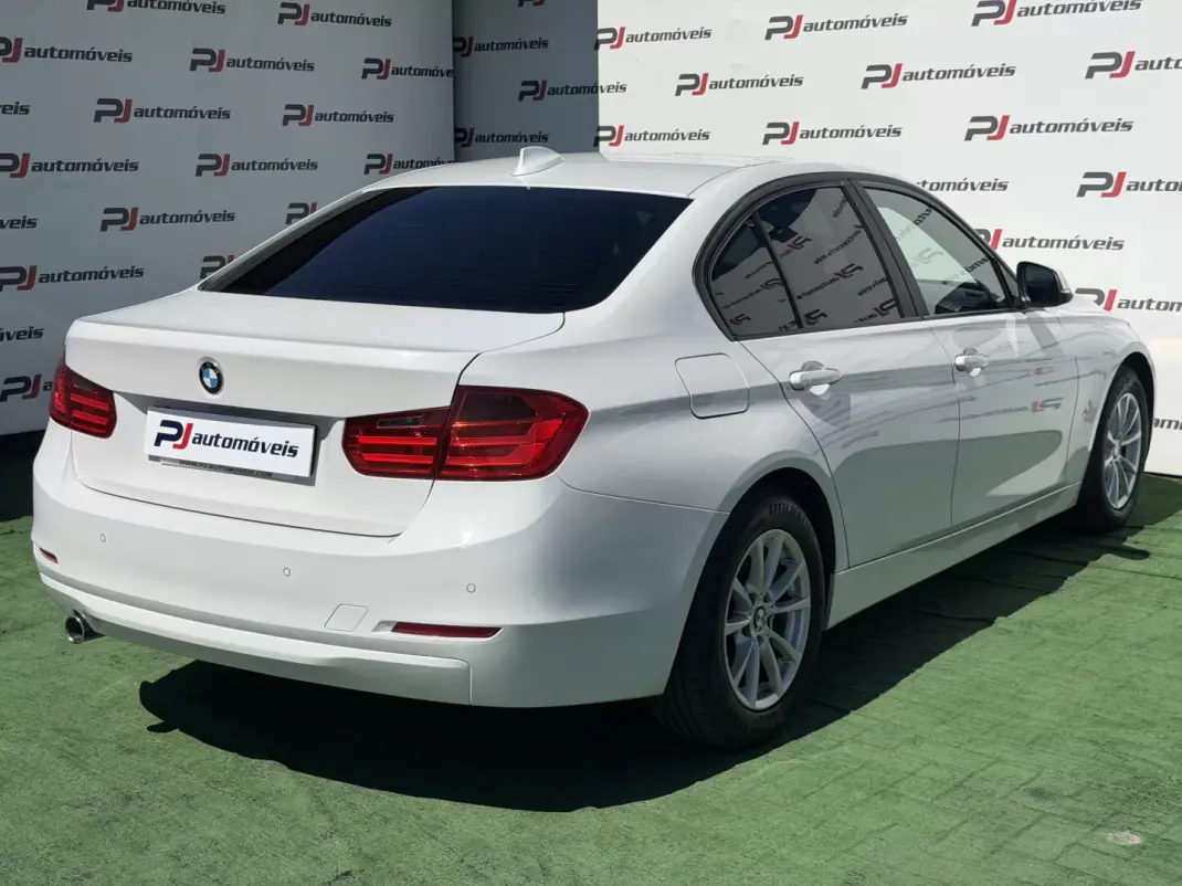 BMW 318 2013 - 13500 EUR, 239000 km - AUTO.MOTO.pt - 239000km - foto 6 de 22