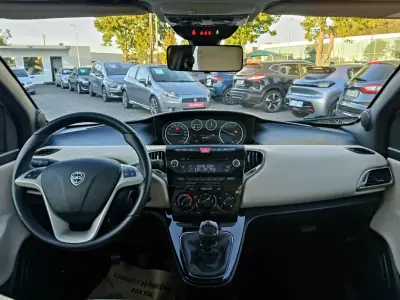 Lancia Ypsilon 2013 - 7250 EUR, 68380 km - foto 3 de 29