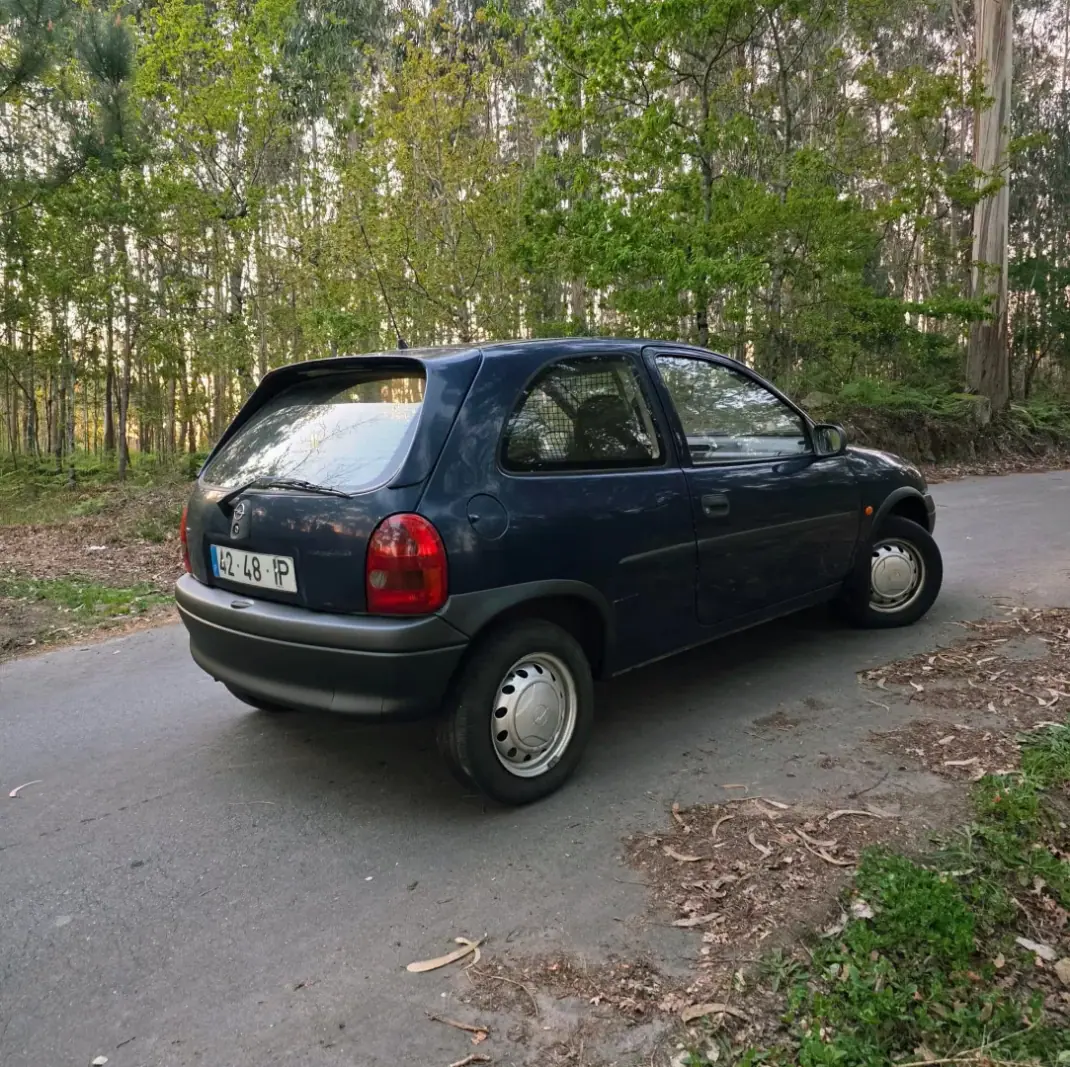 Opel Corsa 1997 - 1500 EUR, 263600 km - AUTO.MOTO.pt - 263600km - foto 8 de 18