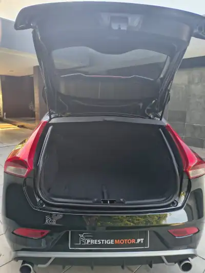 Volvo V40 2015 - 13900 EUR, 181000 km - AUTO.MOTO.pt - 181000km - foto 26 de 28