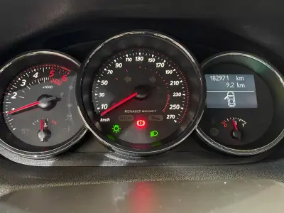 Renault Mégane Coupe 2014 - 9750 EUR, 182000 km - AUTO.MOTO.pt - 182000km - foto 34 de 44