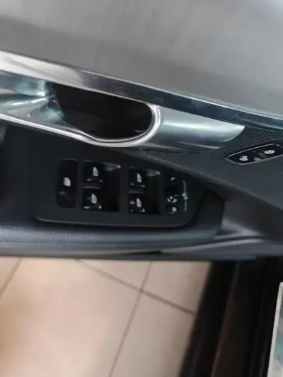 Volvo V90 2017 - 23500 EUR, 131000 km - AUTO.MOTO.pt - 131000km - foto 22 de 39