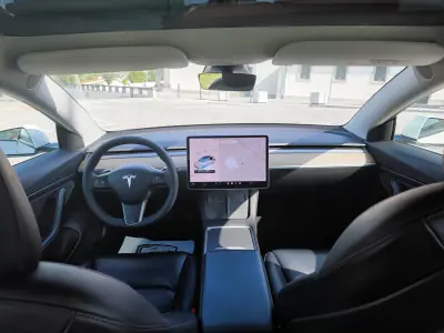 Tesla Model 3 2021 - 24990 EUR, 113300 km - AUTO.MOTO.pt - 113300km - foto 2 de 26