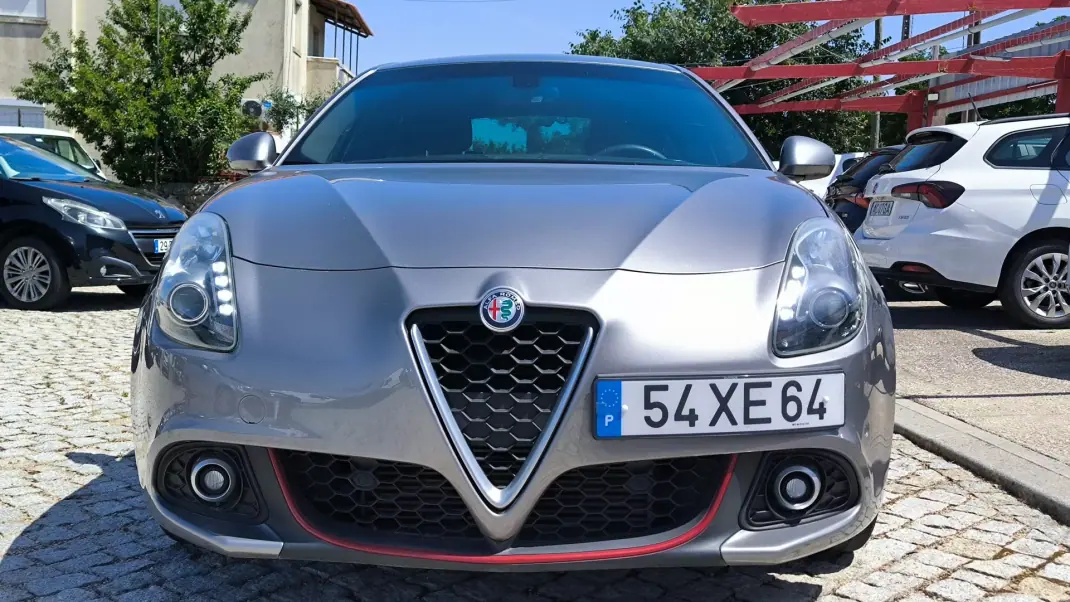 Alfa Romeo Giulietta 2019 - 15950 EUR, 103432 km - AUTO.MOTO.pt - 103432km - foto 2 de 8