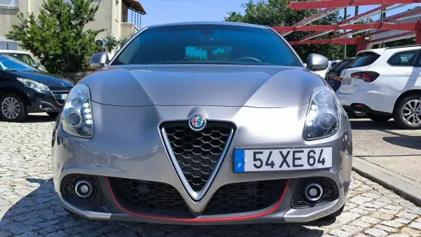 Alfa Romeo Giulietta 2019 - 15950 EUR, 103432 km - AUTO.MOTO.pt - 103432km - foto 2 de 8