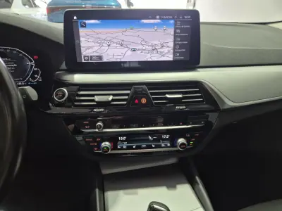 BMW 530e 2021 - 29900 EUR, 130000 km - AUTO.MOTO.pt - 130000km - foto 12 de 34