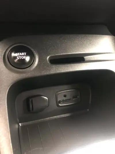 Renault Captur 2017 - 10900 EUR, 116000 km - 116000km - foto 17 de 32