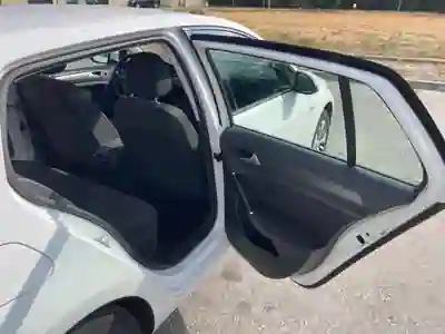 Volkswagen e-Golf 2017 - 14900 EUR, 180000 km - AUTO.MOTO.pt - 180000km - foto 7 de 25