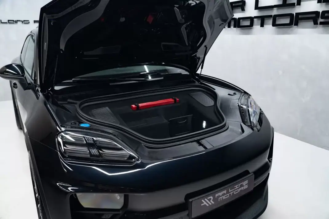 Porsche Macan 2025 - 89950 EUR, 8000 km - AUTO.MOTO.pt - 8000km - foto 8 de 57