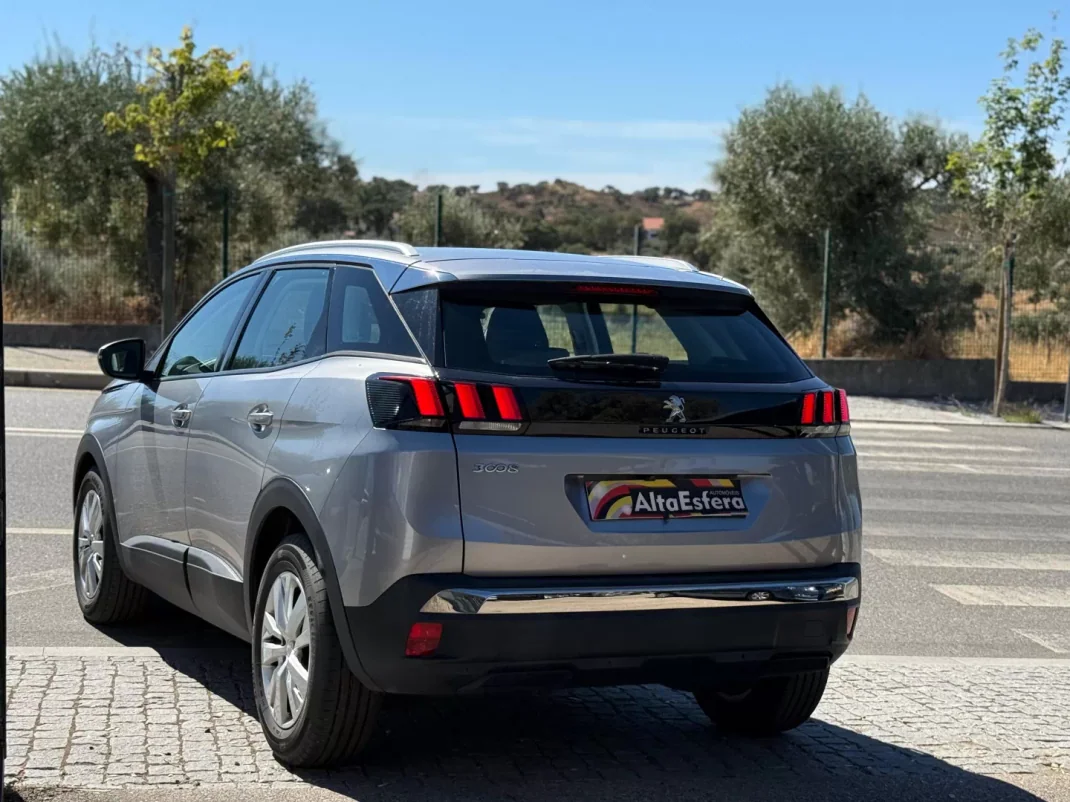 Peugeot 3008 2018 - 18900 EUR, 104582 km - AUTO.MOTO.pt - 104582km - foto 30 de 33
