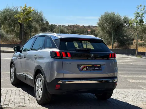 Peugeot 3008 2018 - 18900 EUR, 104582 km - AUTO.MOTO.pt - 104582km - foto 30 de 33