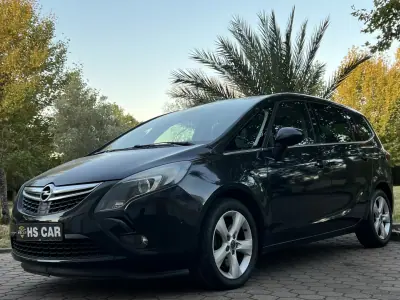 Opel Zafira 2012 — foto 4 de 58