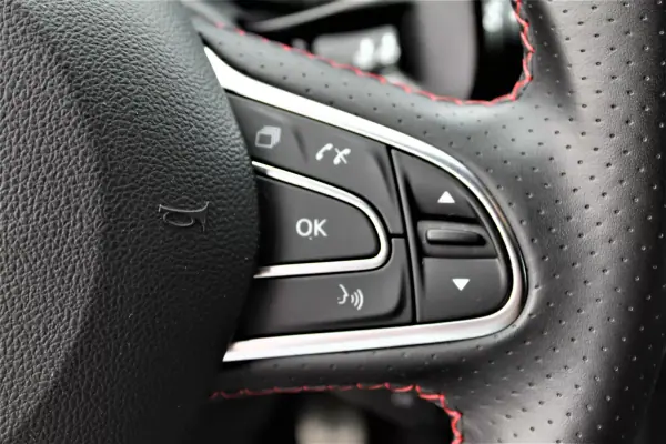 Renault Mégane 2019 - 43990 EUR, 42000 km - AUTO.MOTO.pt - 42000km - foto 32 de 41