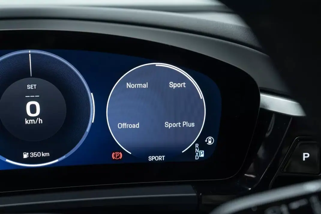 Porsche Macan 2025 - 89950 EUR, 8000 km - AUTO.MOTO.pt - 8000km - foto 33 de 57