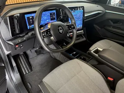 Renault Mégane E-Tech 2023 - 25500 EUR, 58000 km - AUTO.MOTO.pt - 58000km - foto 55 de 121