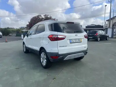 Ford EcoSport 2016 - 12500 EUR, 85843 km - AUTO.MOTO.pt - 85843km - foto 4 de 10