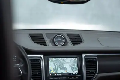 Porsche Macan 2016 - 49950 EUR, 131000 km - AUTO.MOTO.pt - 131000km - foto 20 de 53