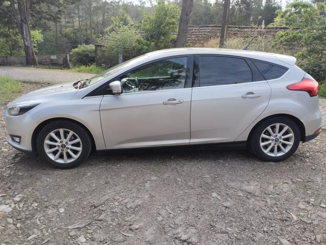 Ford Focus 2018 - 9999 EUR, 160000 km - AUTO.MOTO.pt - 160000km - foto 4 de 30