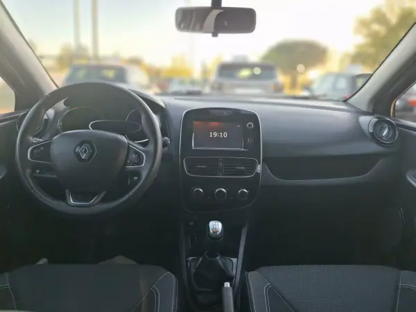 Renault Clio 2018 - 1295 EUR, 57123 km - AUTO.MOTO.pt - 57123km - foto 9 de 11