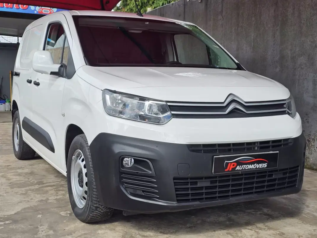 Citroën BERLINGO 3 LUGARES 2020 - 10750 EUR, 154000 km - AUTO.MOTO.pt - 154000km - foto 1 de 14