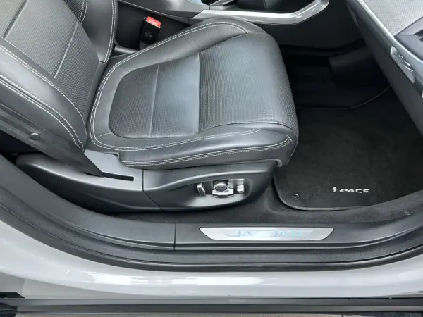 Jaguar I-Pace 2018 - 27900 EUR, 113000 km - AUTO.MOTO.pt - 113000km - foto 53 de 59