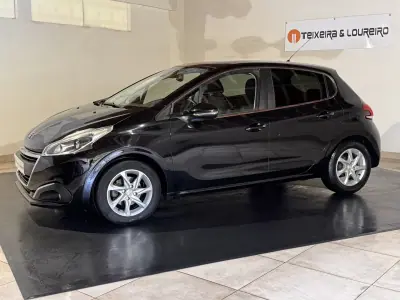 Peugeot 208 2016 - 9900 EUR, 90526 km - AUTO.MOTO.pt - 90526km - foto 4 de 22
