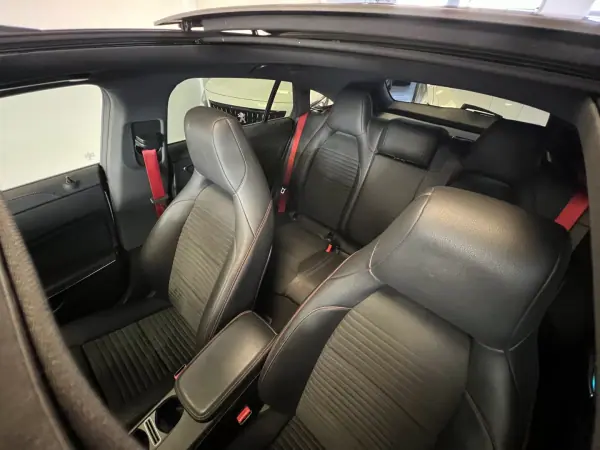 Mercedes-Benz CLA 45 AMG 2019 - 39990 EUR, 95000 km - AUTO.MOTO.pt - 95000km - foto 24 de 57