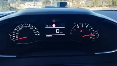 Peugeot 2008 2021 - 17999 EUR, 118000 km - AUTO.MOTO.pt - 118000km - foto 26 de 31